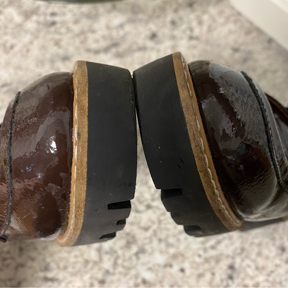 Donald J Pliner evans Oxfords, Dark Brown
Crinkle Patent lace up
Loafers sz 6M - Picture 14 of 15